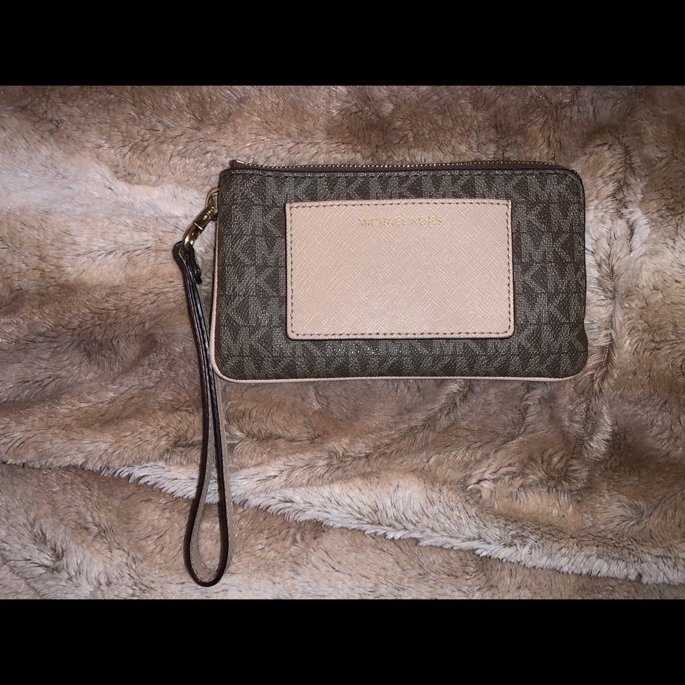Michael Kors Logo wristlet